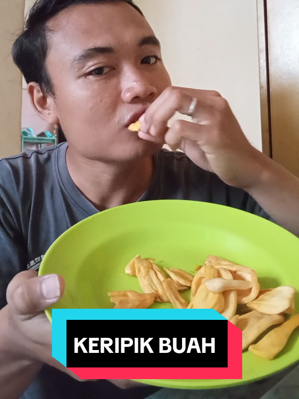 Keripik buah, banyak varian nya yang aku makan ini buah nangka  #keripikbuah #keripikbuahkering #buahkering #keripikviral #buah 