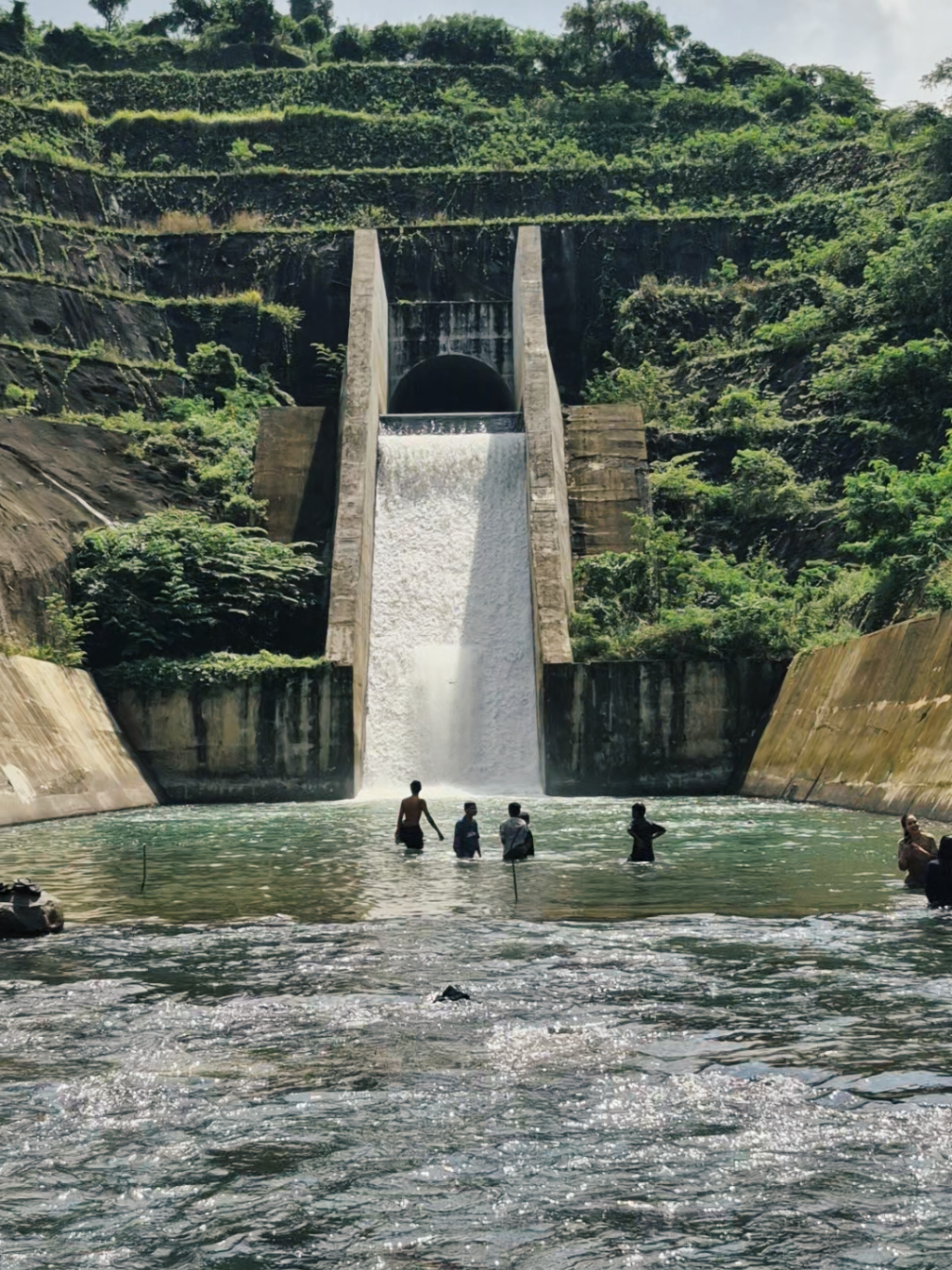 Santai dulu bang #lombok #bendunganmeninting #sungai #lombokfyp #lombokviral 