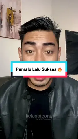 Sejatinya orang yg hari ini berhasil adalah mereka yang sangat pemalu dimasa lalu ☺️🔥 . Hastag KelasBicara🧤 Info PL Kelas Online Offline | Public | Private | In House Perusahaan | Klik WA / Web di @kelasbicaracom @kelasbicaracom . #tipspublicspeaking #carapercayadiri #tipspercayadiri #kelaspublicspeaking #kursuspublicspeakingonline #publicspeakingonline #publicspeakingonline #pelatihanpublicspeakingonline #belajarpublicspeaking #publicspeaking #pelatihanpublicspeaking #kursuspersonalbranding #kursuspublicspeaking #rifqihadziq #trainerpublicspeaking #pembicarapublicspeaking  #tdxcommunication 