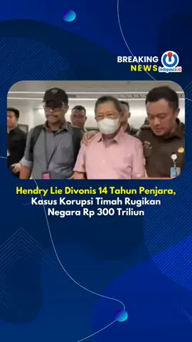 Pengadilan Tindak Pidana Korupsi Jakarta menjatuhkan vonis 14 tahun penjara kepada pengusaha Hendry Lie atas kasus korupsi pengelolaan komoditas timah di PT Timah Tbk (2015–2022) pada Kamis (12/6/2025) malam. Selain pidana penjara, Hendry juga dikenakan denda Rp 1 miliar — jika tidak dibayar, akan diganti dengan pidana kurungan 6 bulan. Majelis hakim juga mewajibkannya membayar uang pengganti Rp 1,05 triliun paling lambat satu bulan setelah putusan berkekuatan hukum tetap. Apabila tak dibayarkan, hartanya akan disita dan dilelang, dan jika hasil lelang tak cukup, Hendry harus menjalani tambahan 8 tahun penjara. Hakim menyatakan perbuatan Hendry merugikan negara hingga Rp 300 triliun, meskipun terdakwa sebelumnya tidak pernah dihukum. Vonis tersebut lebih rendah dari tuntutan jaksa, yaitu 18 tahun penjara dan uang pengganti Rp 1,06 triliun. Hendry menyatakan akan mempertimbangkan upaya hukum lebih lanjut, sehingga putusan tersebut saat ini belum inkrah. #HendryLie #Tipikor #PengadilanTipikor 