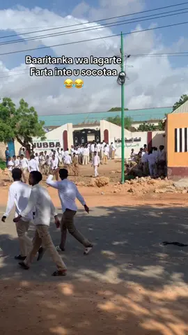 Tan wey dhacdee mar kle yey dhicin😂😂 #foryoupage #fyp #videoviral #kismaayo #somalitiktok 