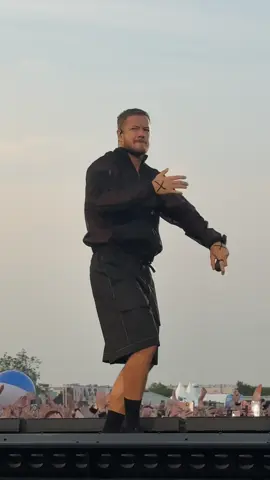 #danreynolds  #imaginedragons #danreynoldslive #dancing #danreynoldsedit #prag #prague #loom #imaginedragonslive #concert #praha #fyp #dance #shots #fy @Imagine Dragons 