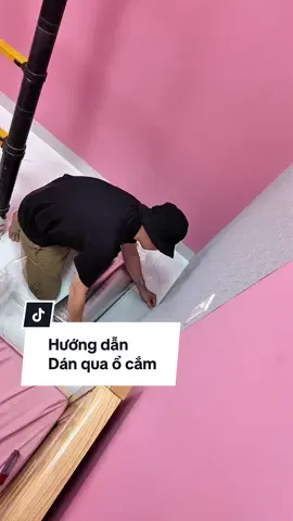 Hướng dẫn cách dán xốp vân vải thêu băng qua ổ cắm điện #xopdantuong #caitaonha #decor #mittocao 