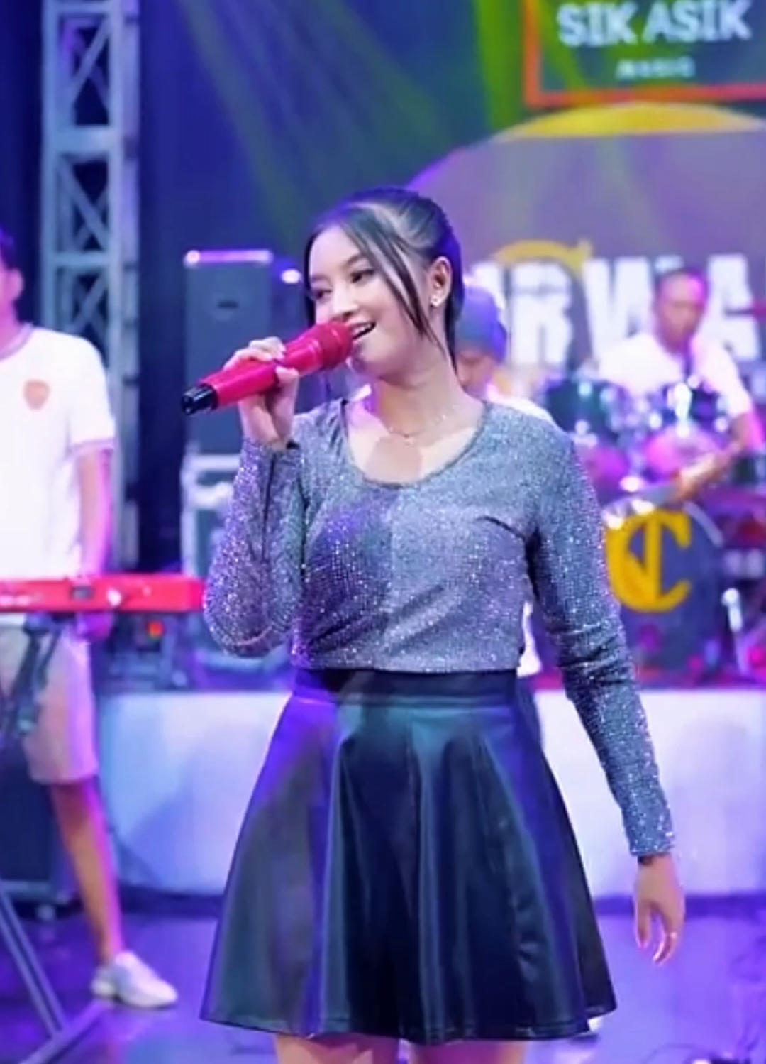 Seribu cinta yang datang Selalu kuhadang Hanya satu kuharapkan Dirimu seorang TITLE : SEJENGKAL TANAH  SINGER : CANTIKA DAVINCA  YTC : SIK ASYIK BY HP MUSIC  #zaxepreels #sejengkaltanah #cantikadavinca 