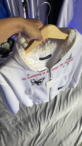 Cakepppp🤩🦋#fyp #fypシ #hoodie #hoodieboxy #jaket #zipper #hoodiekece #hoodiekeren #hoodiemurah #hoodieoversize #hoodienyala #rekomendasijaket #fouryoupage #fouryou 
