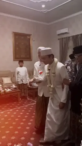 #CapCut  tangan guz Azmi gemeteran saat pertama kali sentuh sang istri 🥹 12-06-2025 #wedding #guzazmi #ningaca #azmiaskandar #khansamariska #askandayoung #sakinahmawaddahwarahmah #foryourpage #fyp #fypシ #4u 
