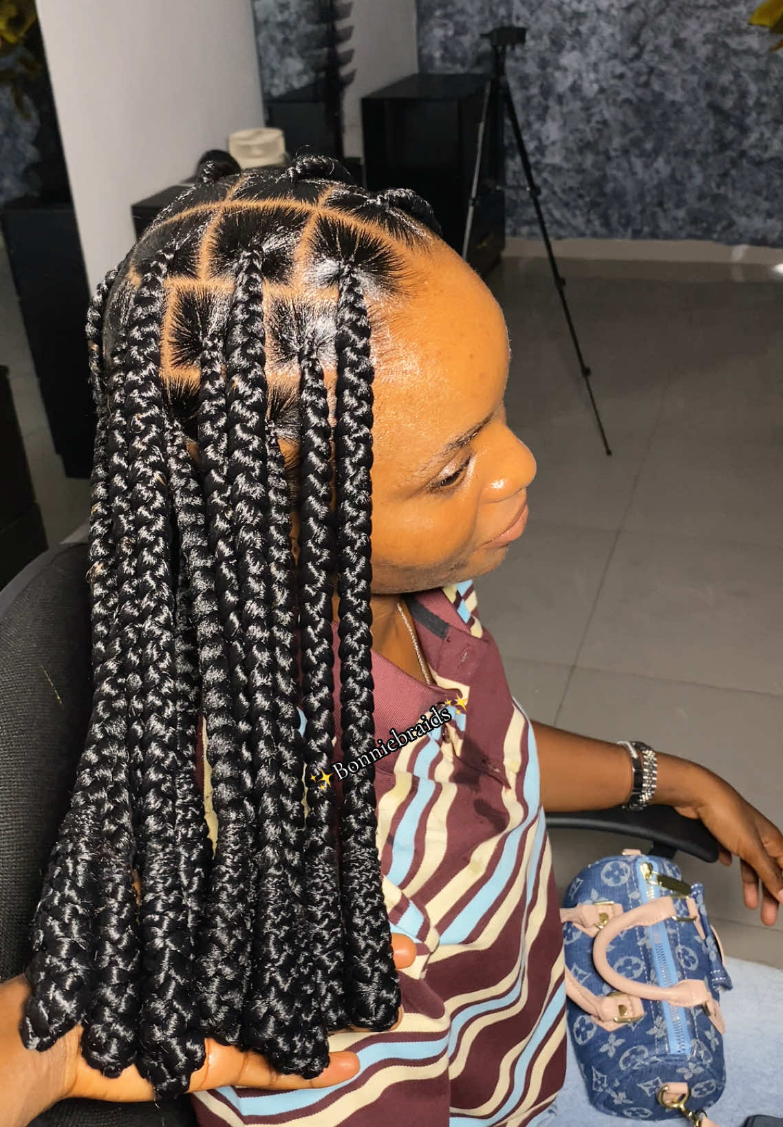 #knotlessboxbraids #largeknotlessbraids #knottedbraids #bonniebraids_ 