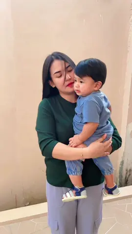 👶💬 MIRIP SIAPA NIH? GIVEAWAY TIME! 💬👶 Guyss, pernah sonde gendong anak terus ada yg bilang, “Eh, ini  mirip banget Papanya!” Atau justru, “Fix ini mirip Mamanya!” 😍 Nah sekarang, giliran kamu yang jawab! Ada hadiah menarik dari @Tododo Kupang dan beta buat kamu yang ikutan 😍✨ 🍼 Caranya gampang banget! ✅ Follow IG dan tik tok beta & @tododokupang ✅ Komen: 