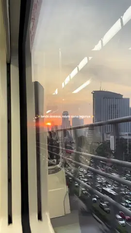 langitnya cantik, tidak dgn gatsu haha #jakartacity 