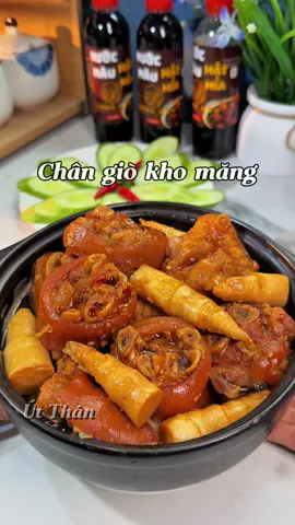 Chân Giò kho măng thơm giòn, thịt mềm thấm vị – ăn với cơm nóng là hết sảy. #changiokhomang #thinhhanhxuhuong  #amthuc #xuhuongtiktok #nauancungtiktok 