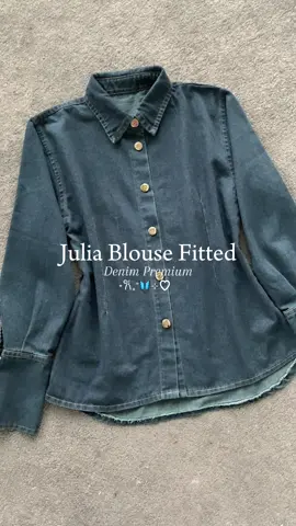 selain modelnya, warna Acyd denim tambah making it both edgy and refined 🥹💕✨💯 #denim #jeansblouse #blousedenim #shirtdenim #blouse #fitted #fittedblouse 