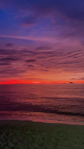 không lần nào dậy sớm mà hối hận, hít một hơi đầy nắng và biển Nha Trang #nhatrang #sunrise #bìnhminh #healing #Summer #sea #viral 