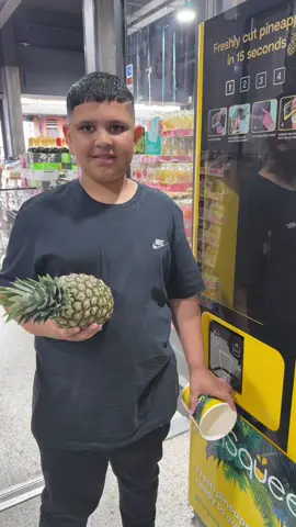 #mrkhans #localbusiness #birminghamuk #pineapple #pineapples #fyp #omg #dudleyroad #viralvideos #winsongreen #omggggg #fresh #pineapplepizza 