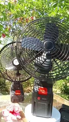 nắng nóng như thế này đi ra ngoài làm mang theo con quạt tích điện này thì là chân ái rồi cả nhà mình ơi bản này tích điện cho em từ 8 đến 10 tiếng nhé #quattichdiendeban #quattichdien #quattichdiendoimoi #quattichdienmini 