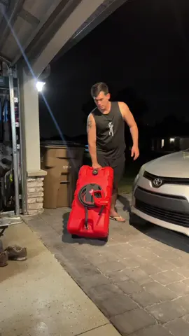 ¡Despídete de cargar galones a mano! Esto lo cambia todo 🔧⛽ #HerramientasTikTok #Gasolina #tanqueportátil #GarageTok #TikTokFinds #TallerEnCasa #FuelCaddy #TikTokMeHizoComprarlo #ParaTi #SolucionesInteligentes #tanquedegasolina #TikTokShopFathersDay #TikTokShopSummerTurnUp  #TikTokShopCreatorPicks 