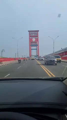 jalan jalan ke palembang jangan lupo membeli pempek... #palembang  #fyppppppppppppppppppppppp  #fypシ  #trending  #trend  #viral  #ampera 