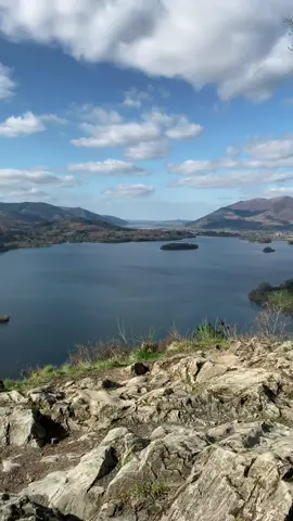 Follow for the best hikes/views in The Lake District 🔎 #thelakedistrict #thelakes #lakedistrict #lakedistrict_uk #surpriseview #keswick #ambleside #windermere #bowness #grasmere 