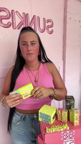If you are seeing this we are now live! @Abbie Rowe💋 @madebymitchell #fyp #gold #foryoupage❤️❤️ #madebymitchell #tanning #tanningtips #foru #3k #girlboss #100k 