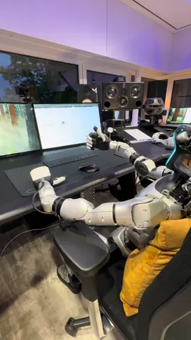 My humnoid Jarmil just break CAPTCHA!? 🤣 #humanoid #unitreeg1 #robotics 