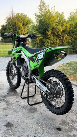 Mi moto 💚 #kawasaki #kx250 #motor #motori #motokross #kroser #dirtbike #balkan #ljeto #hrvatska #bosna #srbija 
