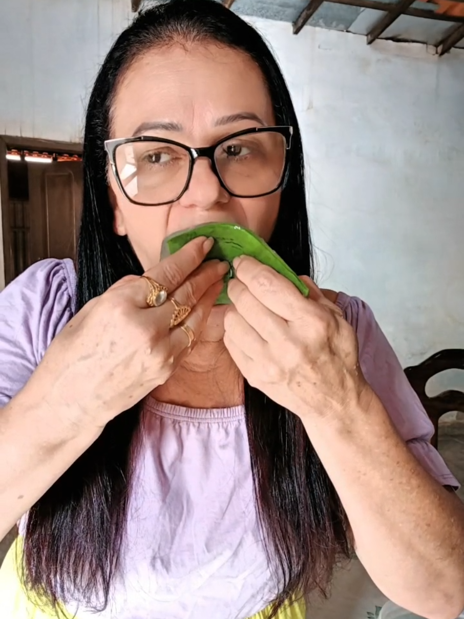 A babosa pode ser consumida assim pura também #babosas  #criadordeconteudo 