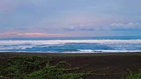 A beautiful morning  #pantai #pantaiselatan #tasikselatan  #tasikmalaya #tasikmalayahitz #pemandangan #videography #videoviral #videoaesthetic #cinematic #cinematography #cinematicvideo #aesthetic #fyp #fypp #fypviral 