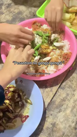 Ini makan paling mirasaaa  #santri #santripondok #santrisalafi #santrikeren #arabicsong #arabicquotes #syairarab #syairansantri 