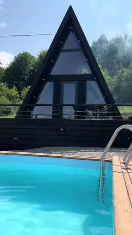 Будиночок А-Фрейм  Басейн 🫶🏻 Чан-Джакузі  📍 20хв від Івано-Франківська  #відпочиноквукраїні #іванофранківськаобласть #чанджакузі #україна🇺🇦 #відпочинок #відпочинок #джакузінадровах #басейниукраїна #басейн#афрейм #новинка 
