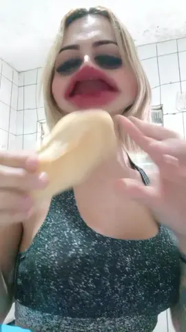 como comer pão elegantemente 