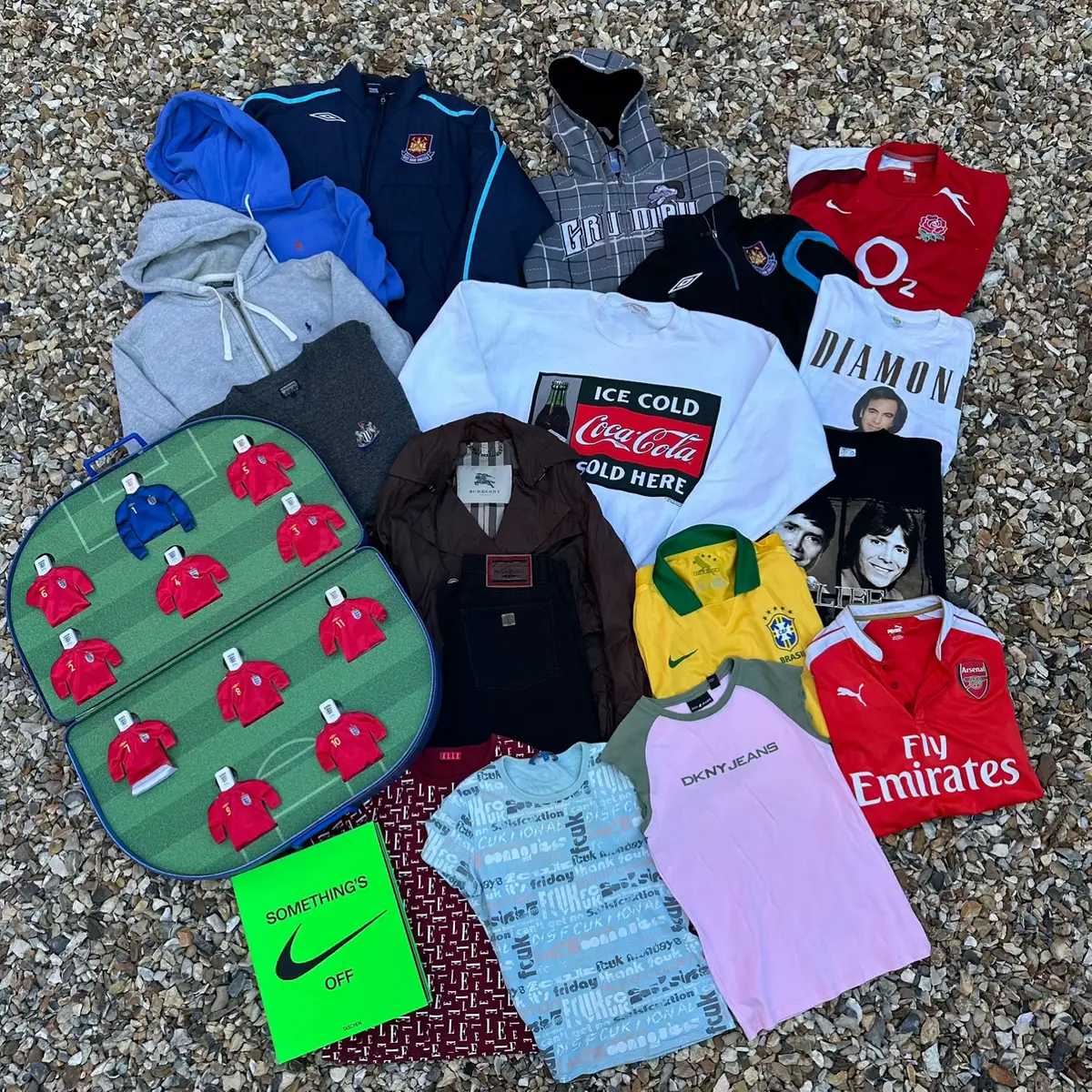 • Check out the link in my bio for all other channels! • • •  #carbootsale #carboot #thriftwithme #vintageclothing #vintageclothinghaul  #carbootsale #thriftwithme #thriftingfinds 