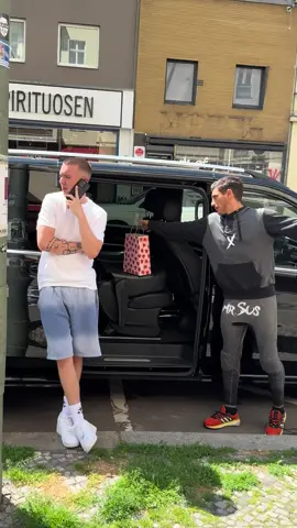 In berlin EVERYTHING can happen 🤪 tag all your friends and share this Video 💪 4️⃣ is coming 🔥 #aitch #4 #albumrelease #mrsus #patrox #funny #comedy #prank #fail 