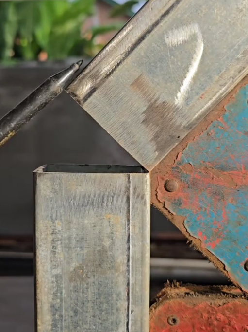 Cutting techniques for stair railing manufacturing. #welding #welder #metalwork #fabrication #tipsandtricks #technique #amazing #ideas #perfectweld 