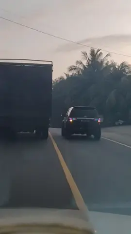 pesona fortuner lintas timur di sore hari  #lintassumatra #traveltok #lintastimur #pelalawan_riau_pangkalan_kerinci #travelpklkerincipekanbaru #travelpklkerinci #pklkerinci_pelalawariau #pklkerincikota #travelpekanbarupklkerinci #zukribupatiku #inova 