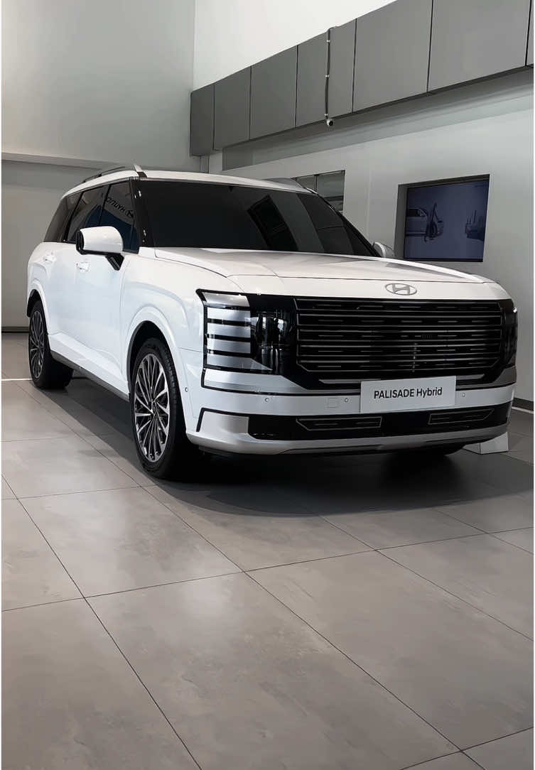 Gabungan kemewahan, teknologi canggih, dan efisiensi bahan bakar kini hadir dalam satu SUV premium. Tampil percaya diri dengan desain gagah dan ramah lingkungan. info lebih lanjut hubungin Ahmad 085894506794 🔋 Hybrid Power. 💼 Executive Class. 📍Tersedia sekarang — booking hari ini! #PalisadeHybrid #HyundaiPalisade #LuxurySUV #HybridIndonesia