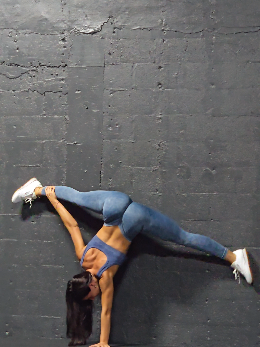 wall splits!  #creatorsearchinsights #stretchingchallenge #gymworkoutsathome #wellnesslifestyle #gymreels #dontskiplegday #gymgirlasthetic #inspirationforwomen #gymtimemotivation 