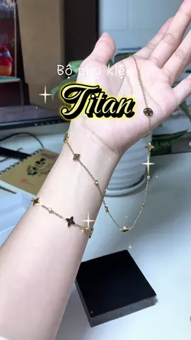 Titan không đen – không dị ứng – không xỉn màu Đeo đi mưa, đi bơi, đi chơi, đi cua trai đều ok hết 😎 #PhụKiệnTitan #TitanKhôngĐen #VòngTayChấtNhưNướcCất #KhôngXỉnMàu #PhụKiệnĐẹpGiáYêu #TitanUnisexĐỉnhCao #TiktokBánChạy #TrendPhụKiện2025 #MustHaveItem