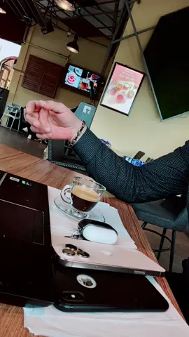 ‏ما يُحزنني حقاً انهُ لم يعُد النظر إليكِ عذبًا كالسابق ‏ملامحكِ الجديدة تخدش عُيون قلبي .#ياللأسى #💔 #مساء_الخير #رصيف_المتعبين 