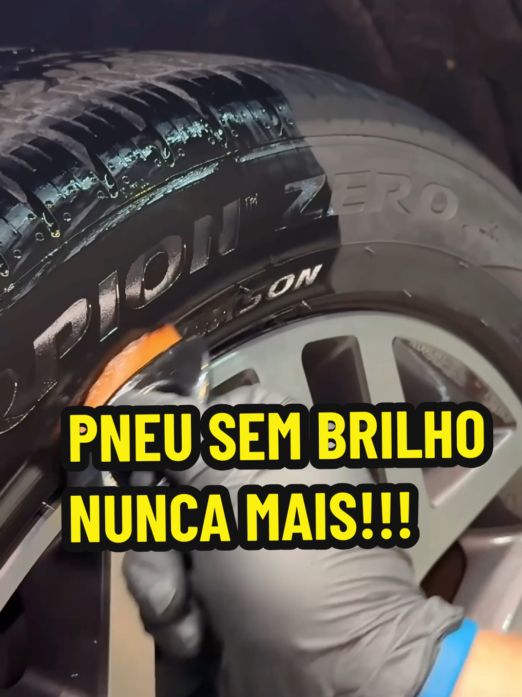 Pneus brilhando como novos? Com o Shiny da Vonixx você garante brilho intenso, proteção de até 60 dias e resistência à água. Experimente agora e transforme o visual do seu carro com o pretinho para pneus mais vendido do mercado! #limpezaautomotiva #carrolimpo #lavarapido #lavacar #esteticaautomotiva #vonixx #pneupretinho 