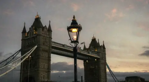 since no one can read apparently. this song was put over the video by tiktok as DEFAULT. i forgot to change it. calm down #london #england #capitalcity #vibes #fyp 