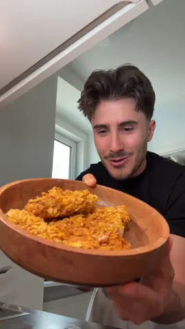 Crispy Chicken wird ab jetzt immer so gegessen 😍 Naturbelassen und darmfreundlich 🤝🏽 Alles was ihr dafür braucht: -Hühner Filets -Buchweizenmehl -1 Ei -Ungesüßte Cornflakes  -Kokosöl -(Gewürze) Edelsüße Paprika, Pfeffer, Salz, Knoblauch  180 Grad, 12 Minuten Air Fryer  #naturbelassen #darmfreundlich 