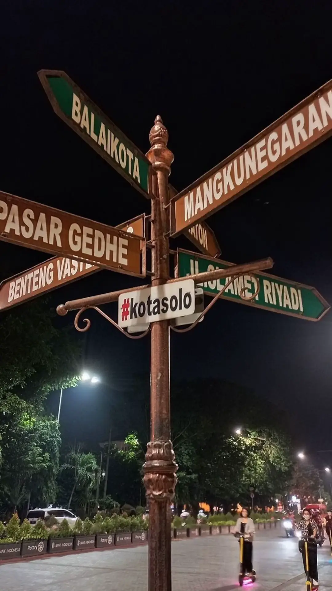 Bisa reservasi tanggal nya ya.. aku temenin kamu explore solo private trip bareng aku .. #solo #exploresolo #jakarta #liburan #surakarta #hiddengemsolo #kulinersolo #kampungbatikkauman #solo24jam🌻 