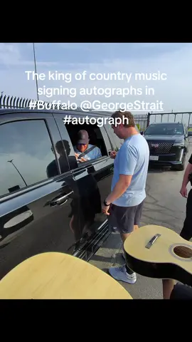 The king of country music signing autographs in Buffalo, NY @George Strait #signed #autograph #georgestrait #country #countrymusic #concerts 