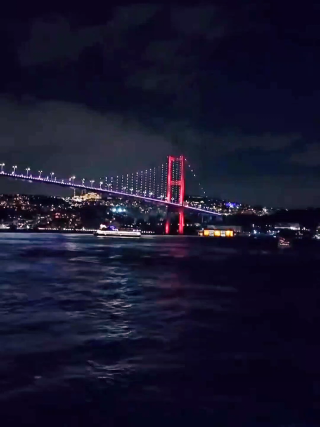 Kalbin en sessiz köşesinde saklanan yaralar vardır… Bazı şarkılar onları kelimesiz anlatır. Gönül konuşmaz, dinler sadece… 🎶 Silinmeyen izler silinmeyen şarkılarla anlatılır... Sen de hissettiysen yoruma bir kalp bırak. ✍️🎶✨ #sinanözen #gönülsızısı #arabesk #arabeskseverler #arabeskşarkılar #damar #arabesk_esintisi #viralllll  #kesvet #tiktoktürkiye #tiktokalmanya #tiktokfransa #tiktokavusturya 