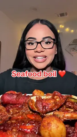 Hey y’all what everybody been up to!? I been busyyyyy!! Trying to find a good routine has been tough! I was cleaning all day yesterday!! I’m tired today but I still got stuff to do 😭anyways, hope yall are having blessed day! I love yall!! #seafood #seafoodboil #seafoodlover #fypp #viralvideo #viraltiktok 