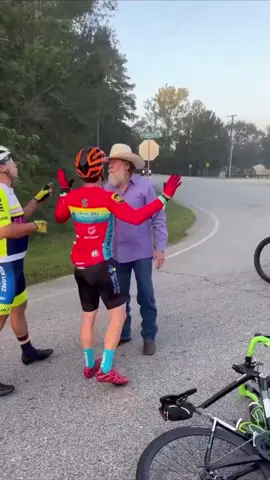 Velho raiz VS turma do pedal. 😂 #nutella #videosengracados #bikelife #israel #paquistao #neymar #boramonetizar 