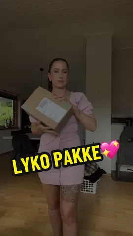 Legg gjerne igjen en kommentar om hva din favoritt er💖😄 #musthave #lyko @Lyko Norge #tik_tok #foruyou #hype ##sommer #pakke #hår #nudebeauty @Isabel S. Raad 