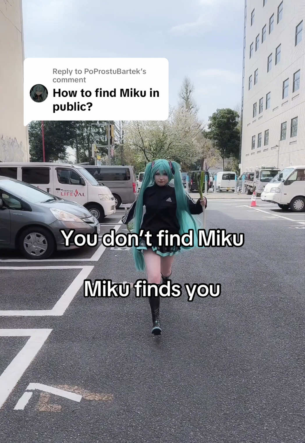 Replying to @PoProstuBartek found you 😤 #hatsunemiku #hatsunemikucosplay 