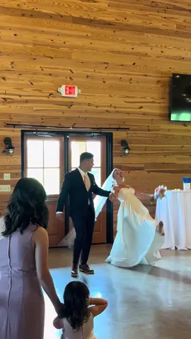 played off so well 🤣 @delilahz #fyp #OhNo #weddingfail 