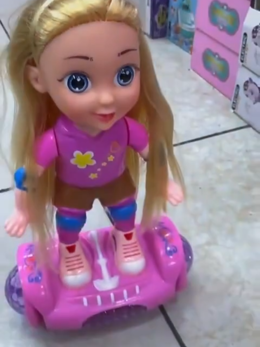 Boneca Infantil Overboard Menina Dançarina Brinquedo Bate Volta Luz e Som 360 Graus - Bonecas Patinadora Patis Menina 🩷#brinquedo #brinquedocomsom #brinquedocomluzesom #brinquedoparameninas #brinquedodançante 