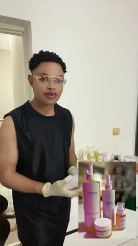 Preço do quit 13000mt 846724052. 📍matola fomento  PELE RICA e  PURA ele remove o crônico muito rapidamente. ¡ele remove a negritude nos joelhos e toda escuridão no corpo *limpa as mãos e os pés . *Ele remove a vermelhidão sob os olhos. *  mantém a pele hidratada . trata acne rapidamente * Ele remove todo tipo de estrias#cecredskinbychavitinhos #iamchavitinhos #palops🇦🇴🇲🇿🇸🇹🇨🇻🇬🇼 #moz 